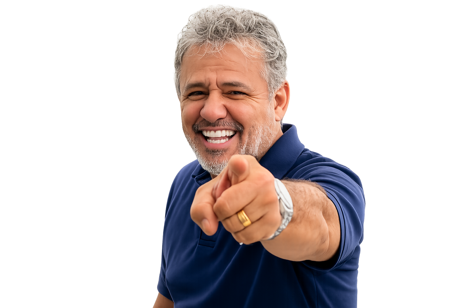 Eraldo Pimenta sorrindo e apontando para a câmera